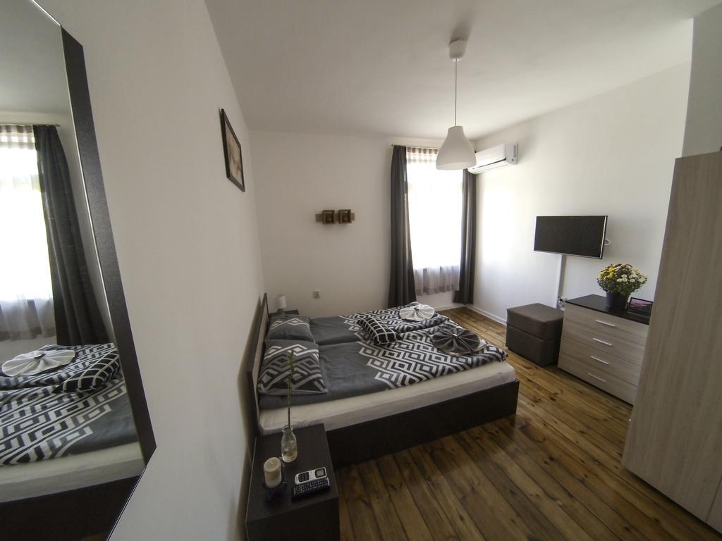 Graf Ignatiev - 3Br Apart Sofia Buitenkant foto